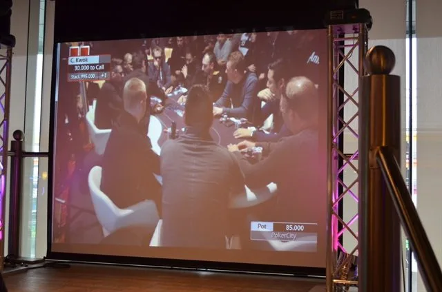 Livestream op de beamer | 2015/01 - Utrecht Poker Series - 700 eu Main Event 